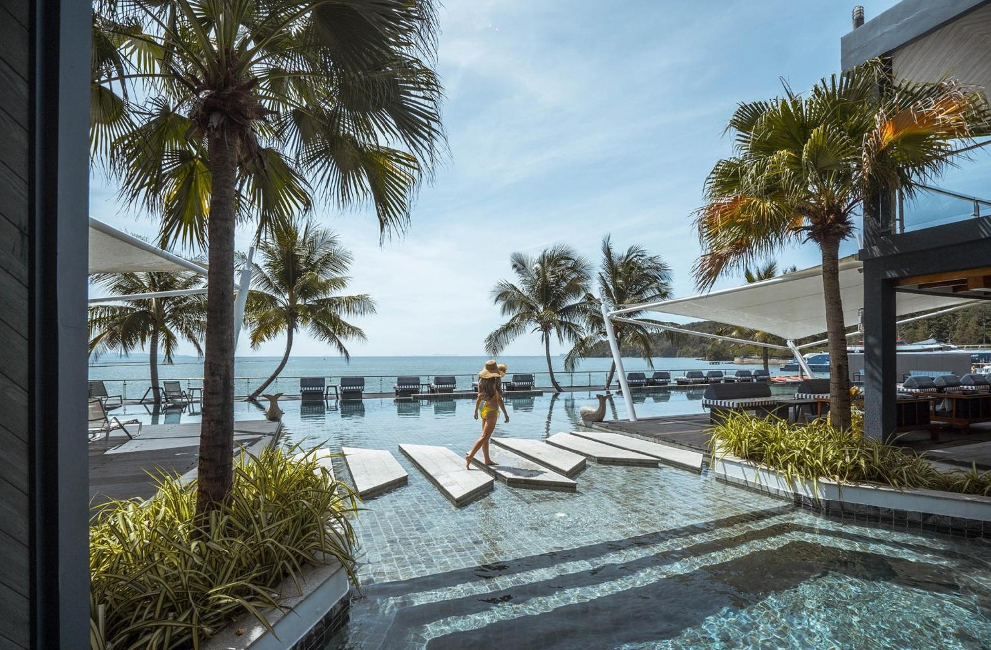 Hotel Tide Phuket Beachfront 5*