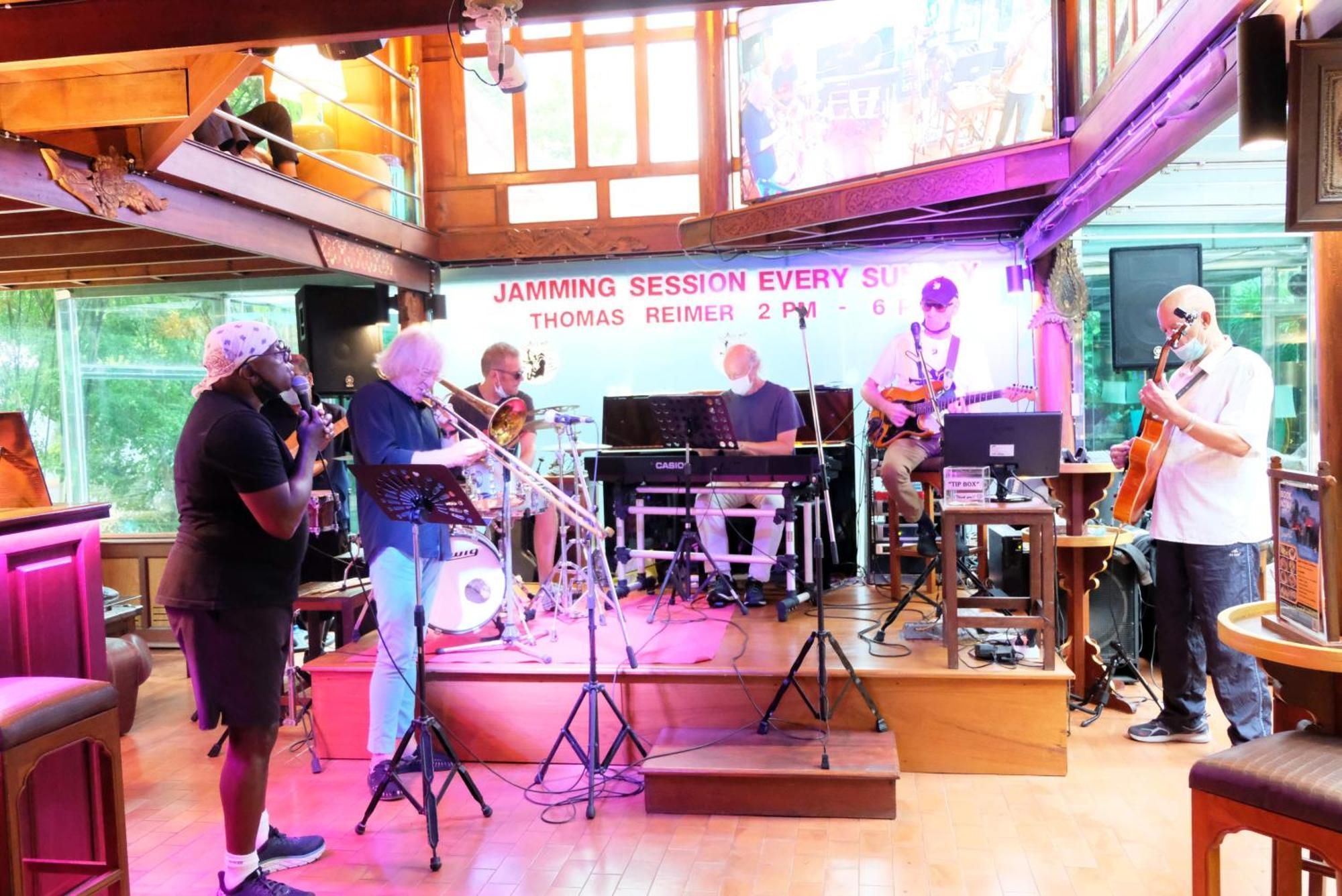Resort Sugar Hut & Restaurant