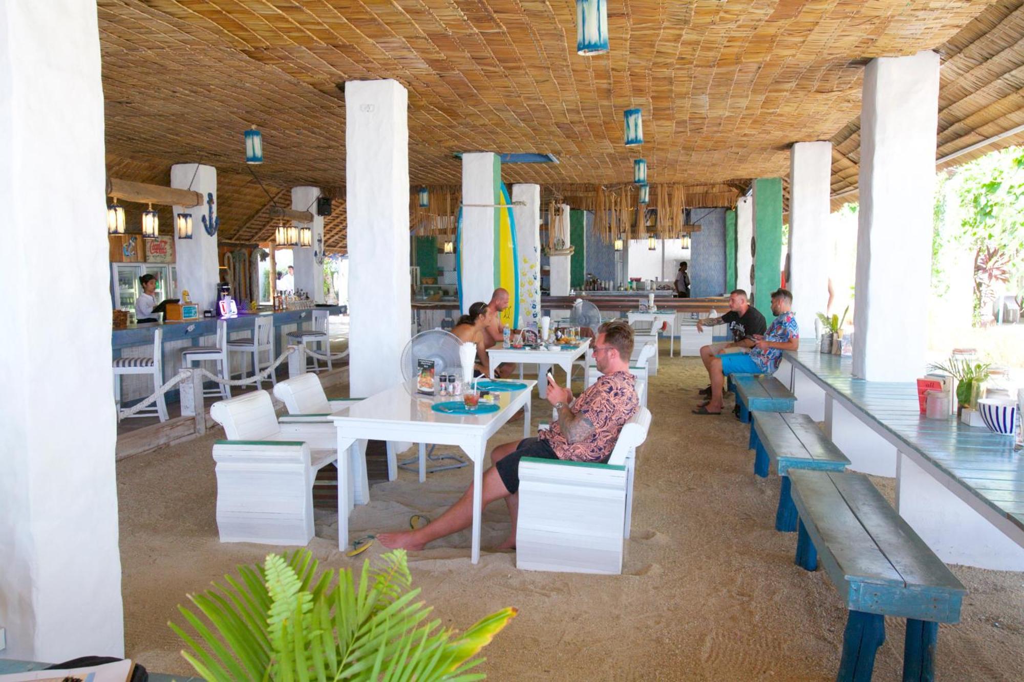 Lime N Soda Beachfront Resort Thongsala