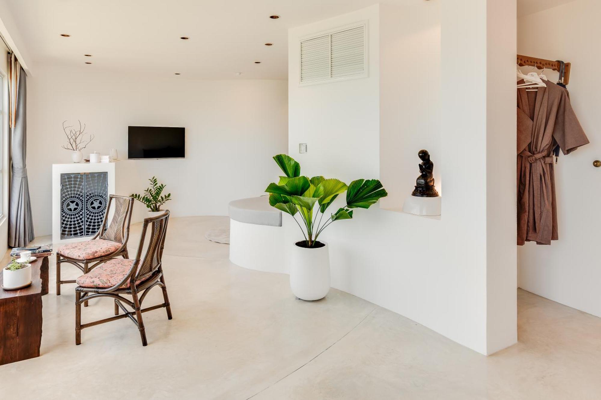 Ampersand Resort