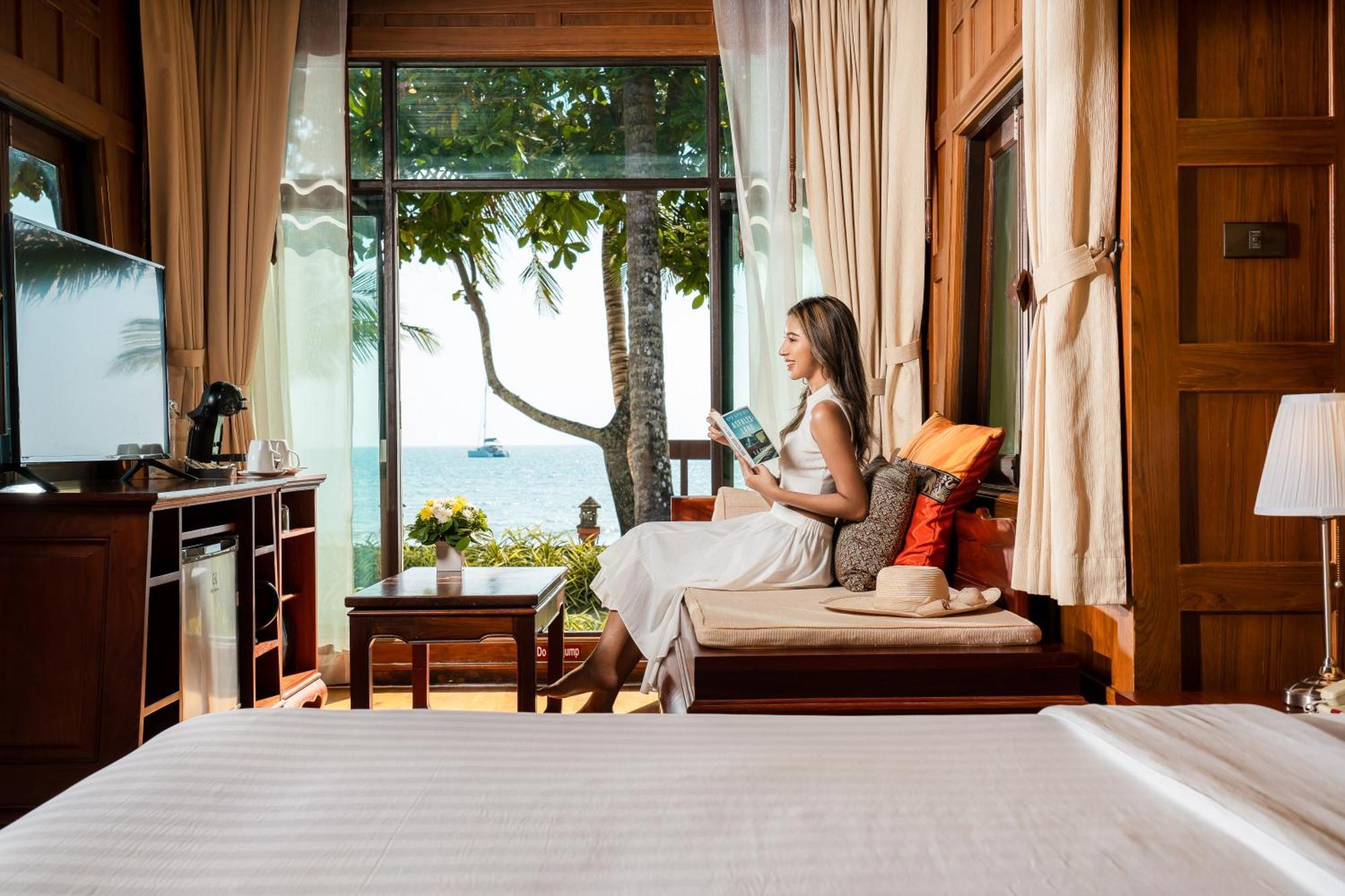 Resort Paradise & 4*