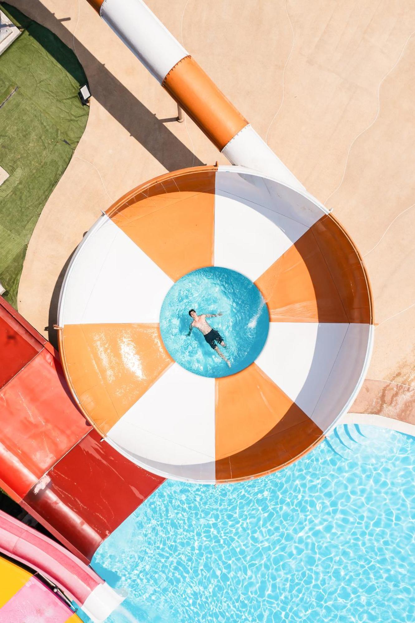 Resort Paradise &