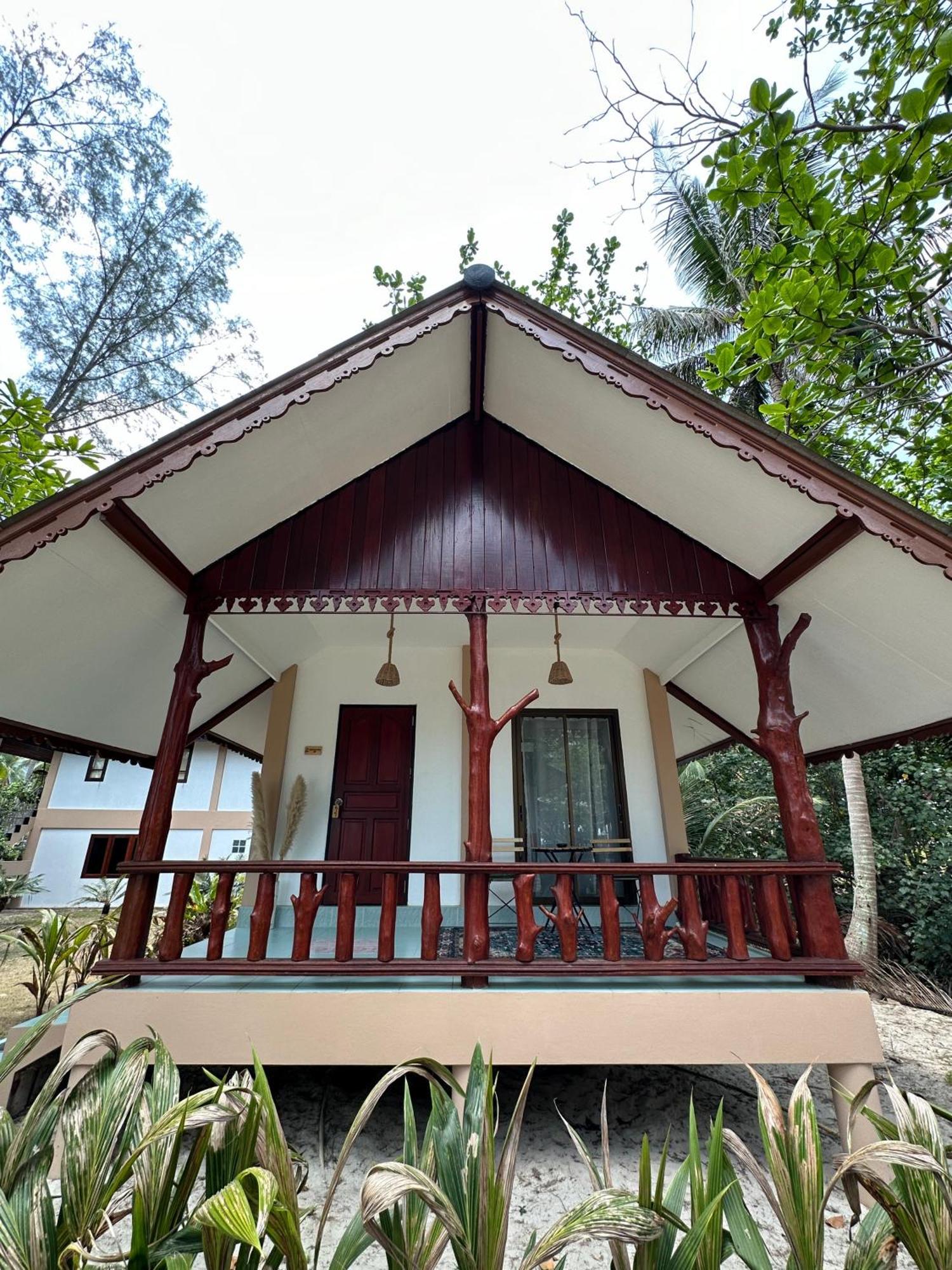 Cozy House In Chaloklum * Mae Haad