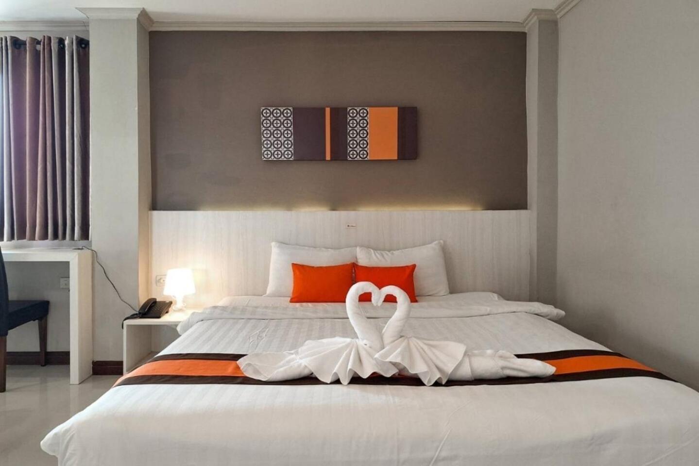 Hotel De Hug & 4*