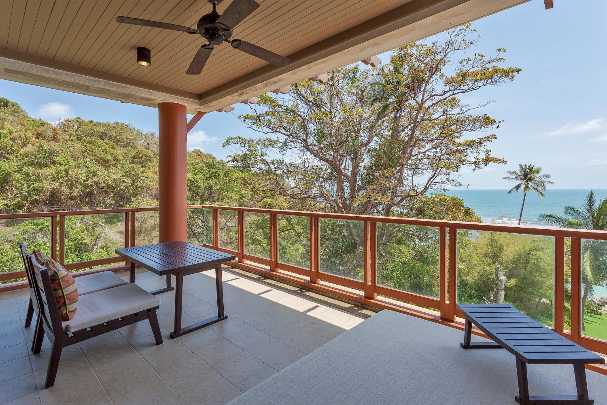 Shasa - Luxury Beachfront Apartment *