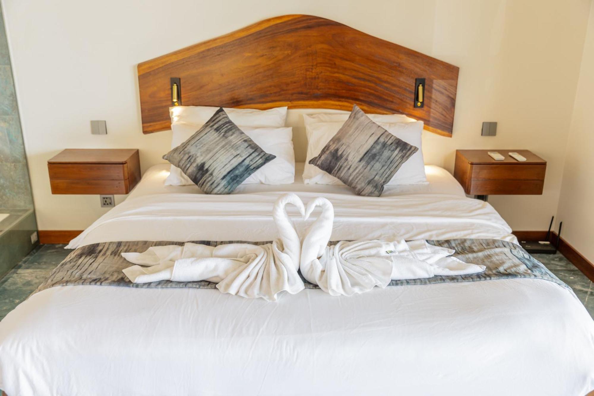 Absolute Beachfront Hotel Baan Tai