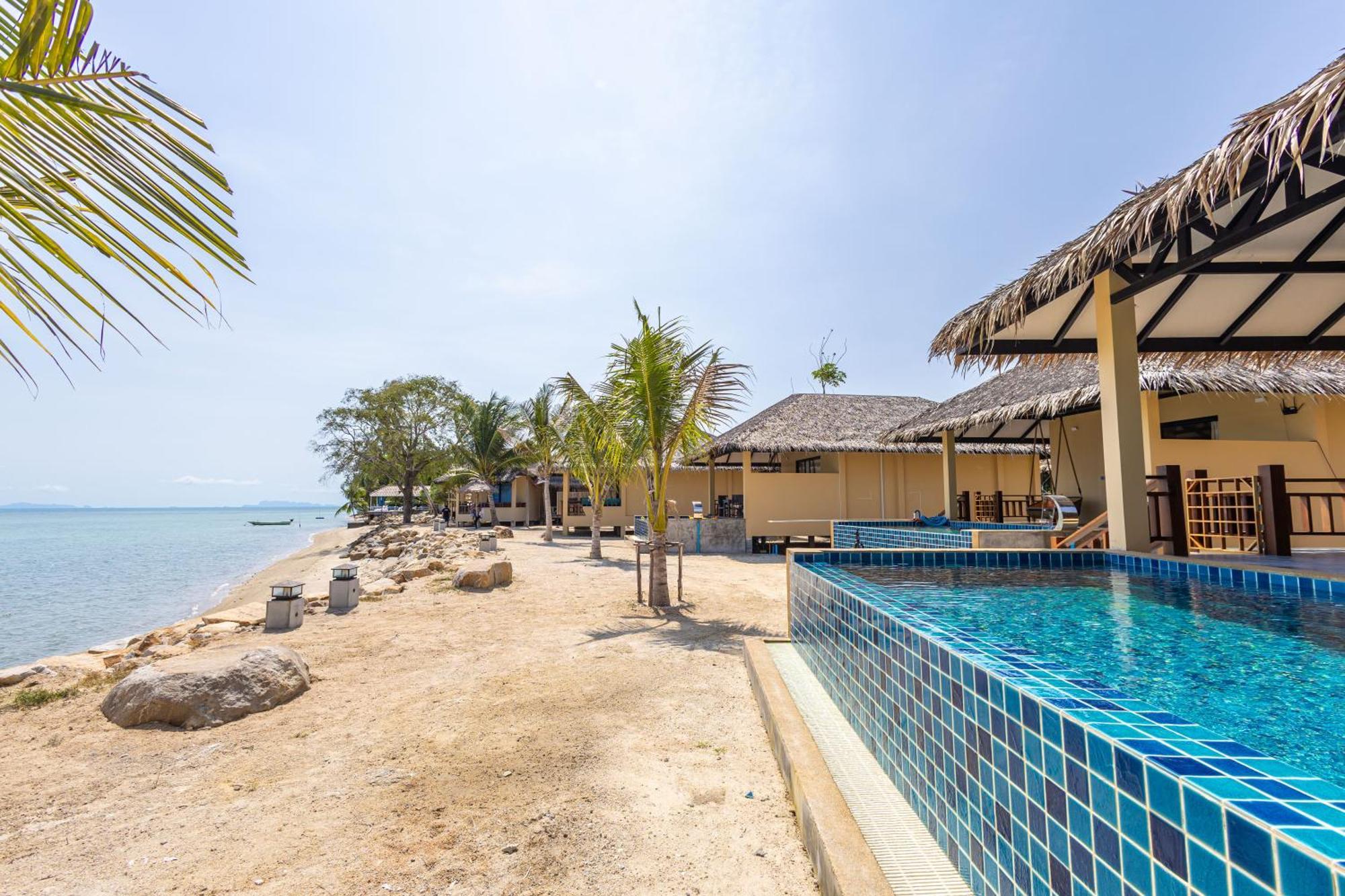 Absolute Beachfront Baan Tai