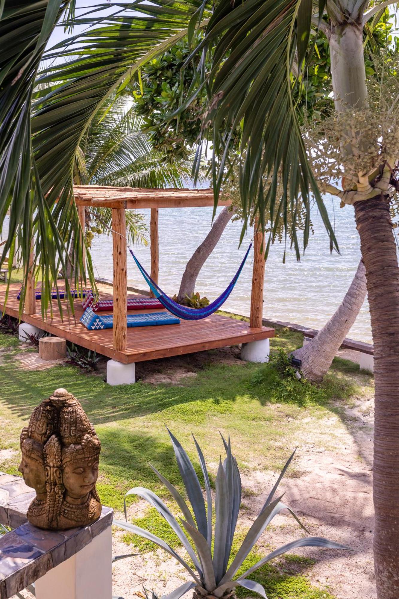 Three Rare & Private Front Guest house Thongsala