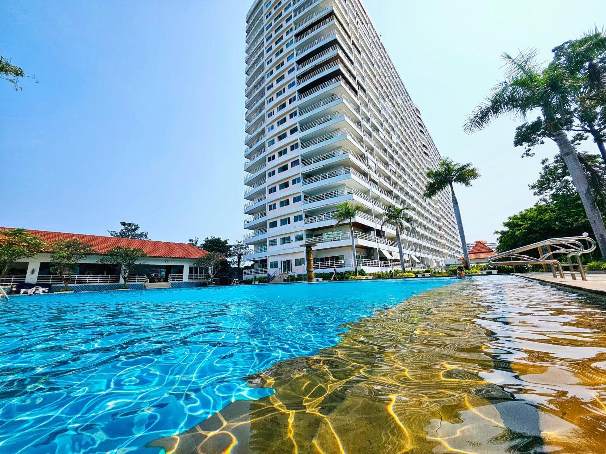 View Talay 5 Jomtien Beachfront Apartamento