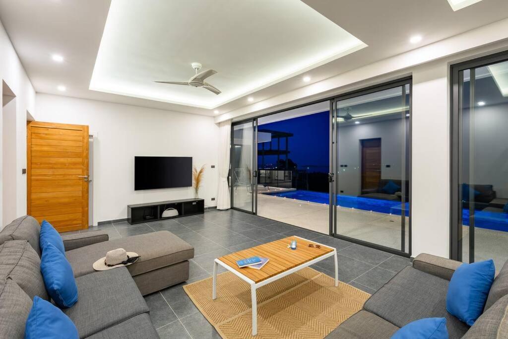 15% Off ! Brand New Near Villa