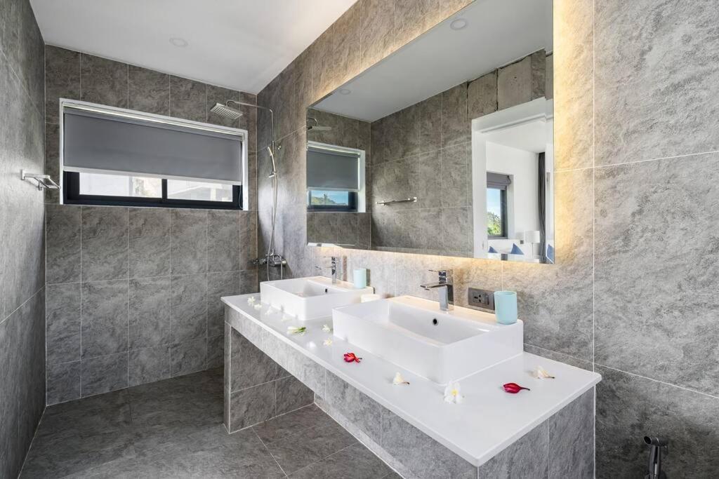 15% Off ! Brand New Near Villa *