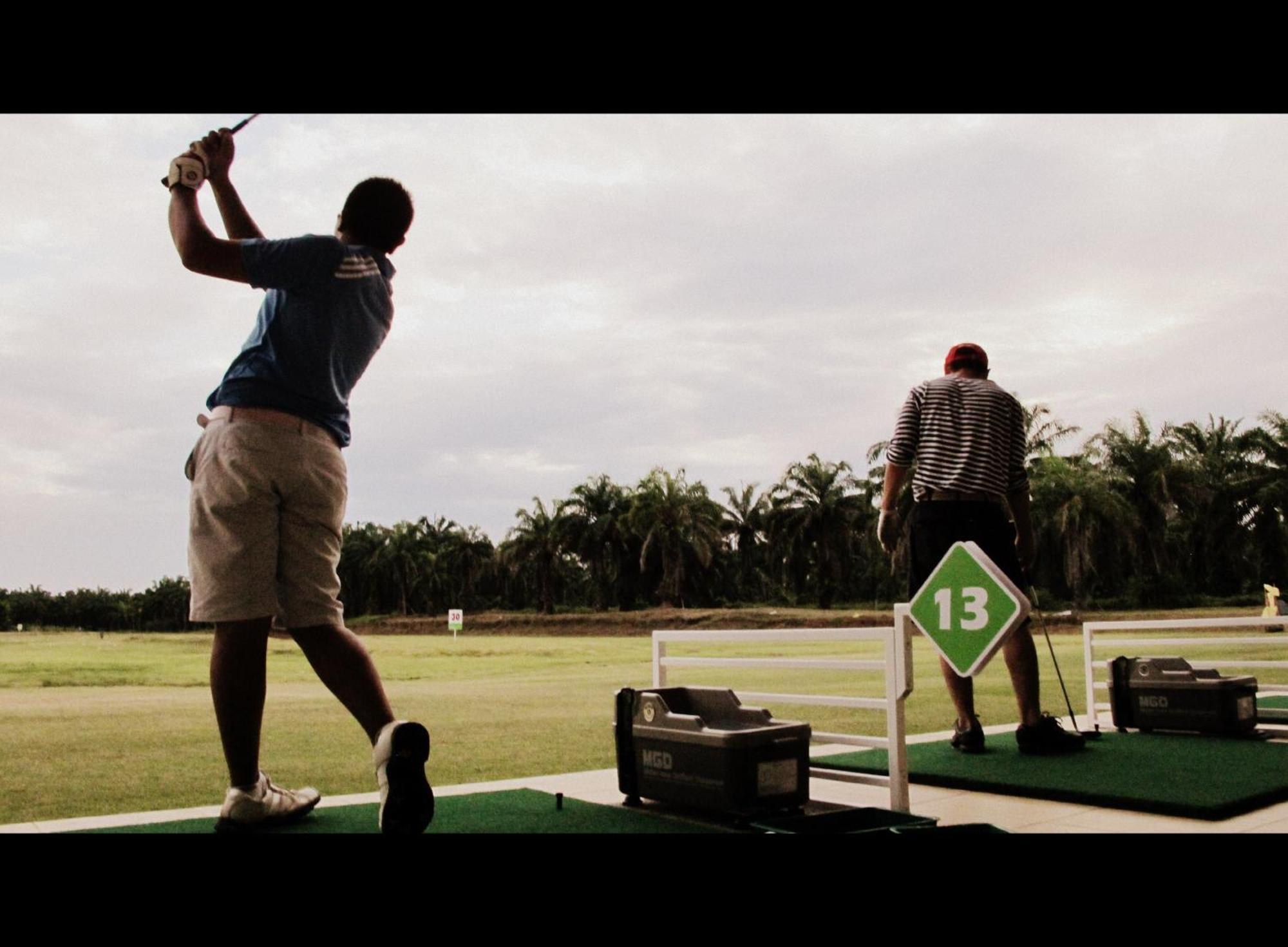 Resort Palm Driving Range &