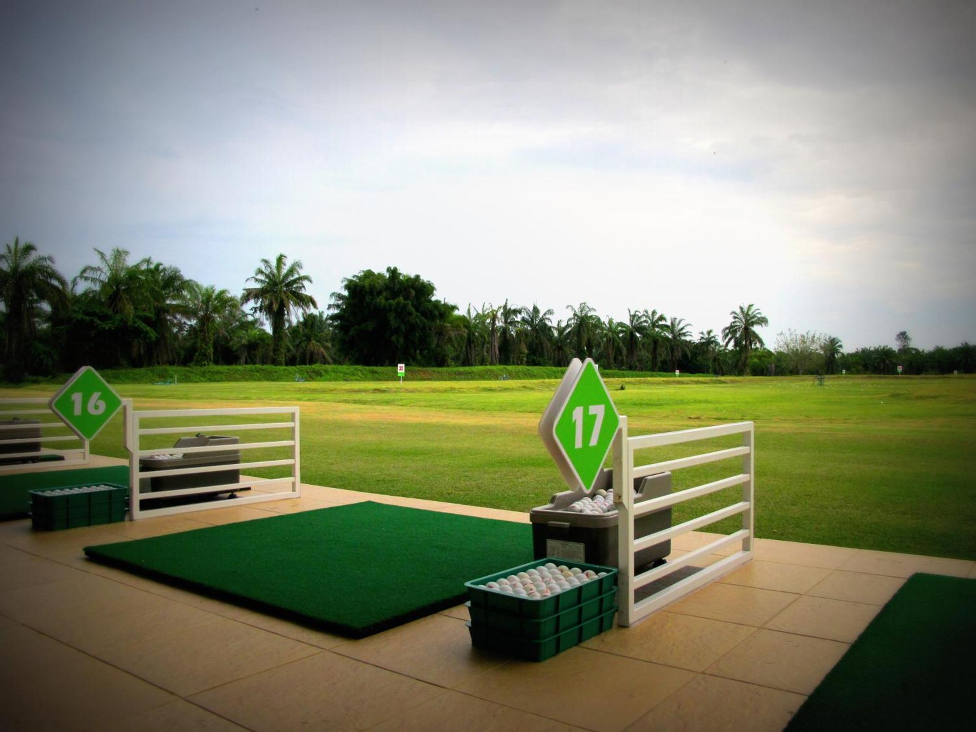 Resort Palm Driving Range & 2*