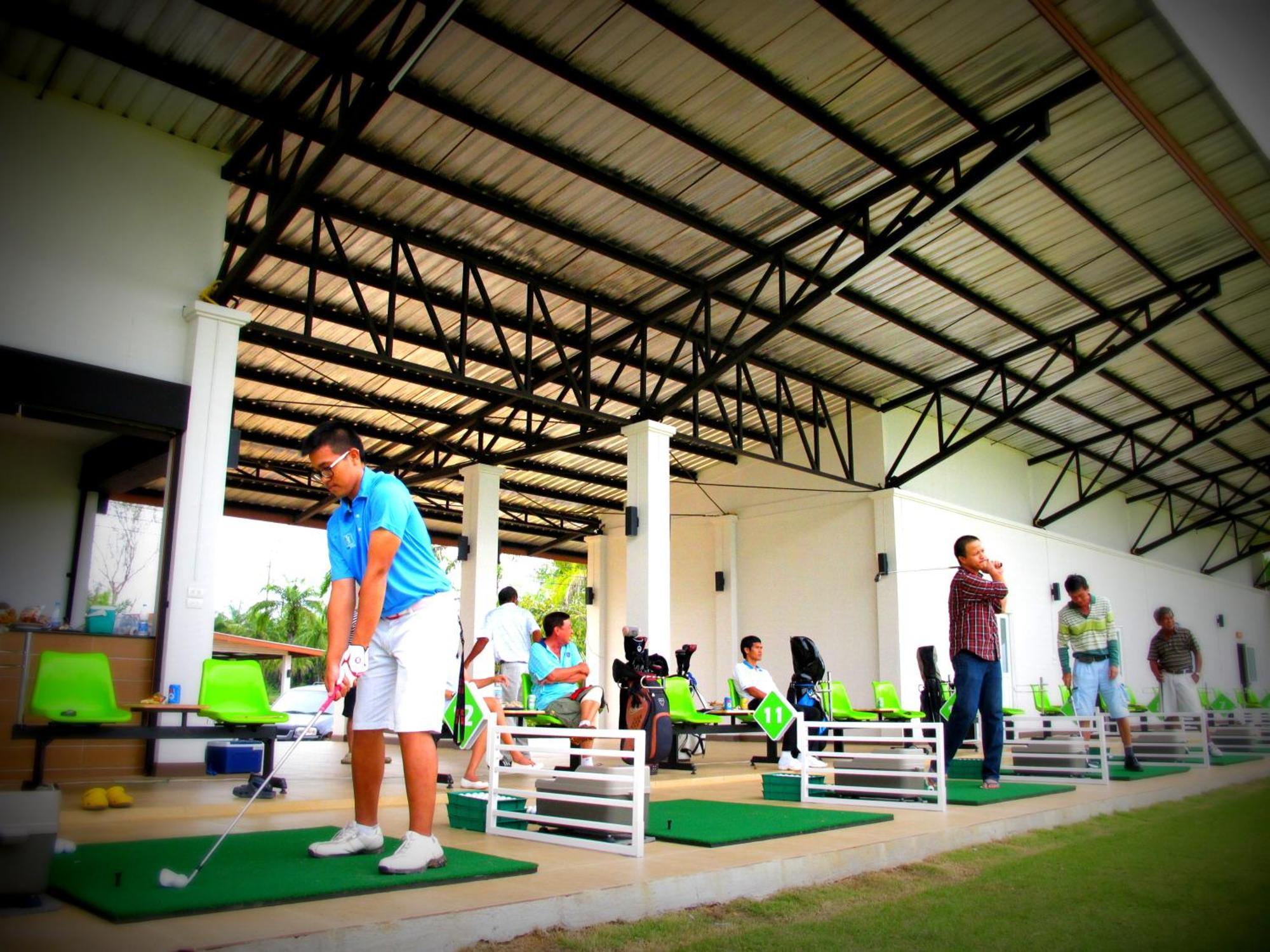 Resort Palm Driving Range & 2*