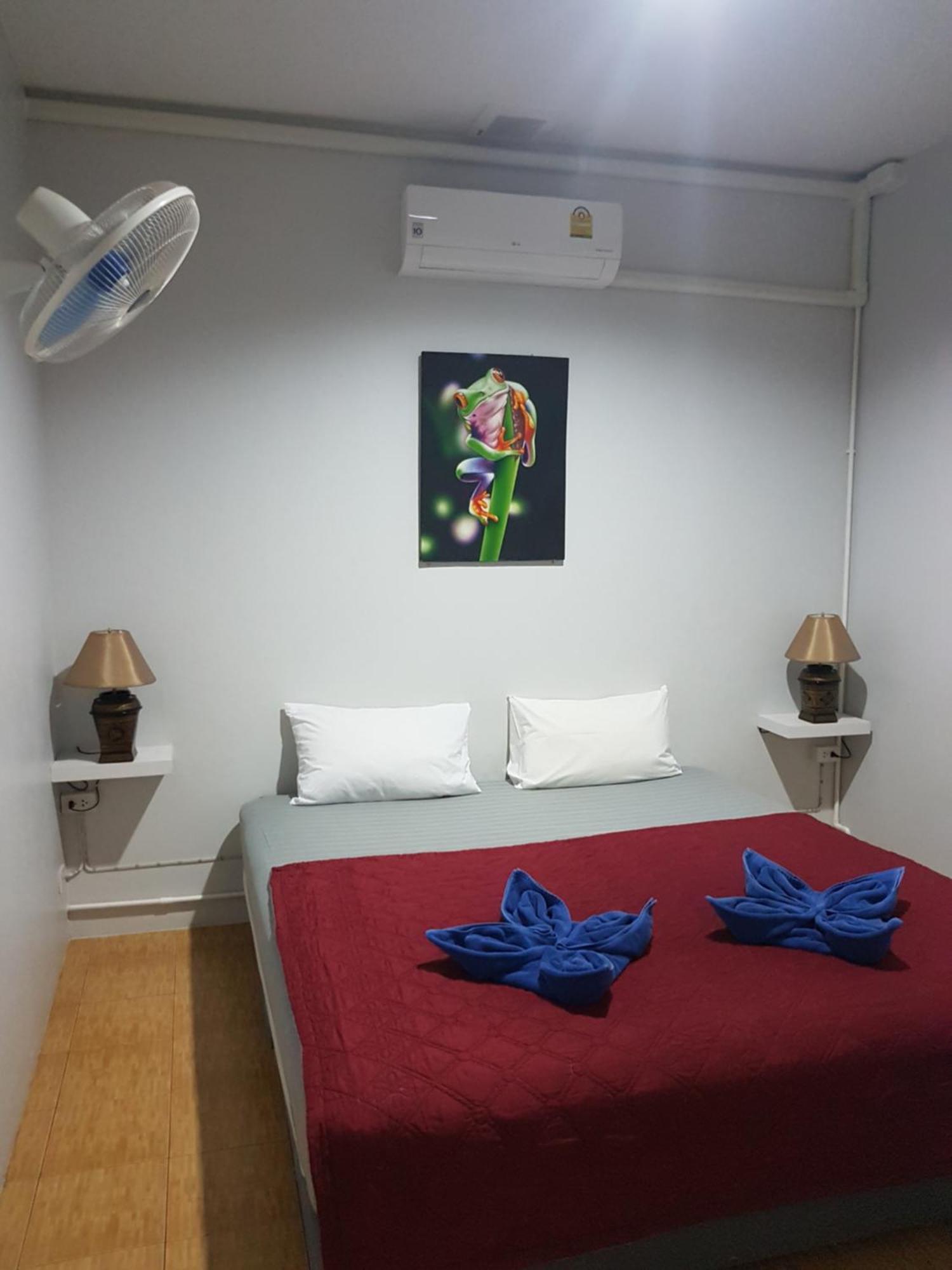Guest house Sleep Easy 2*