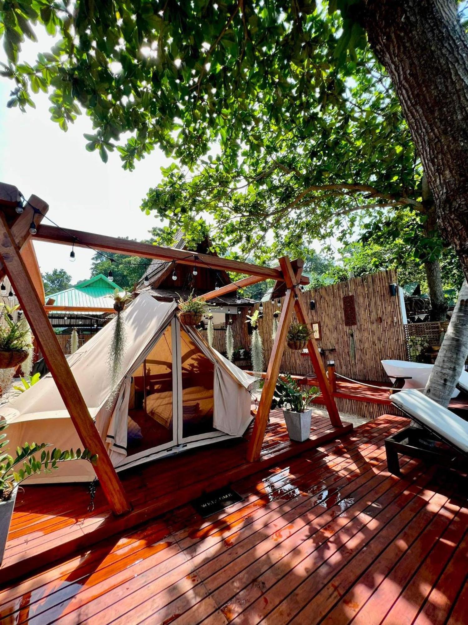 Natures Edge Beachfront Luxury Glamping Luxury tent