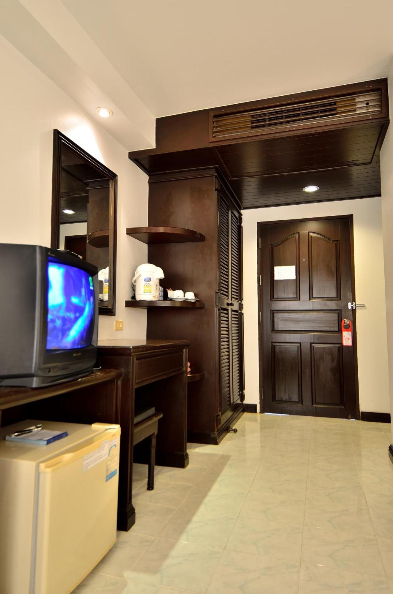 Samui First House Hotel 3*
