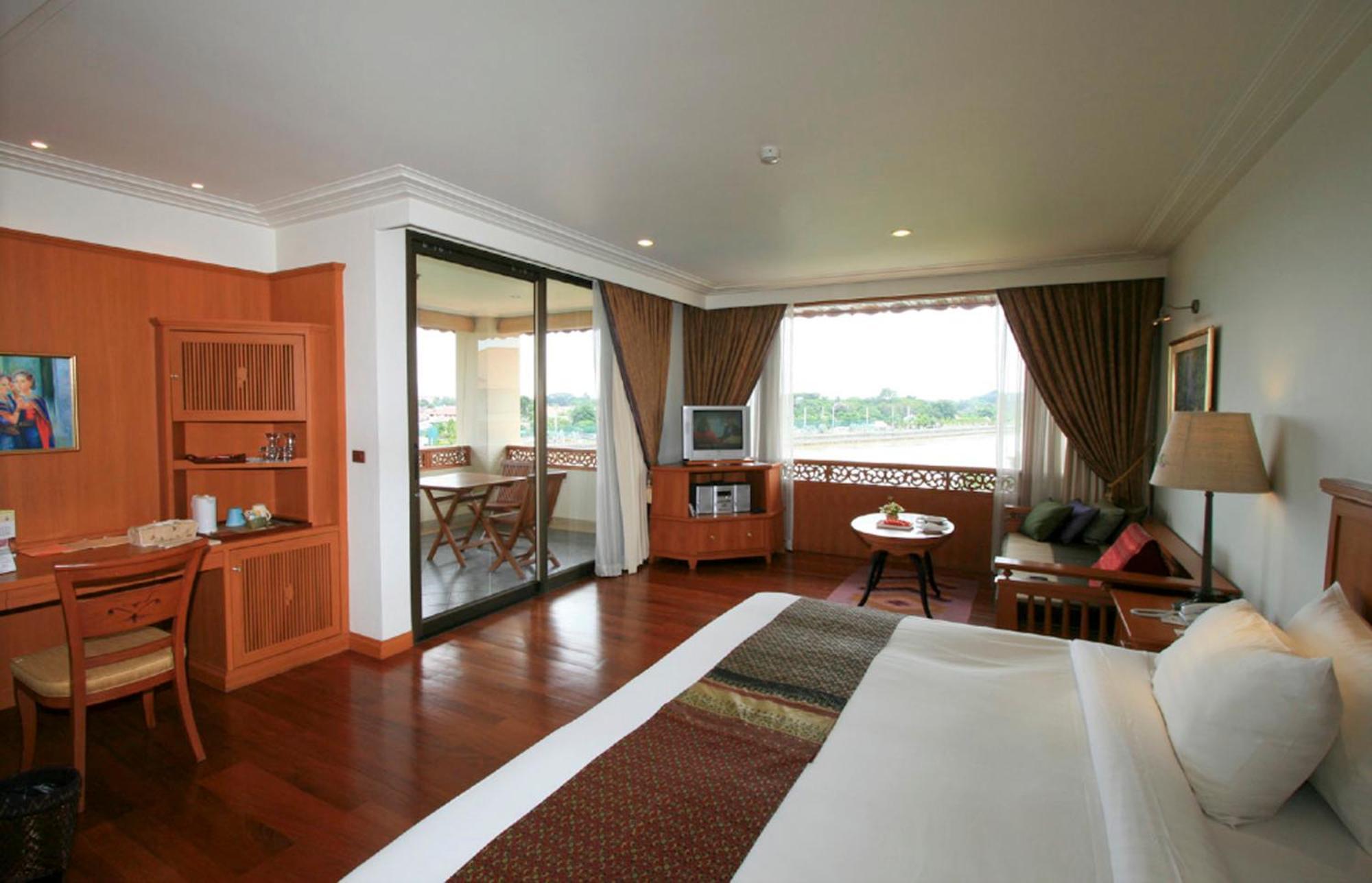 The Imperial River House Resort, Resort