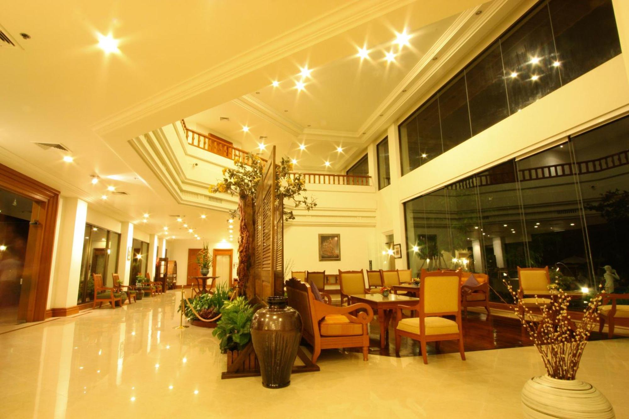 The Imperial River House Resort, Resort