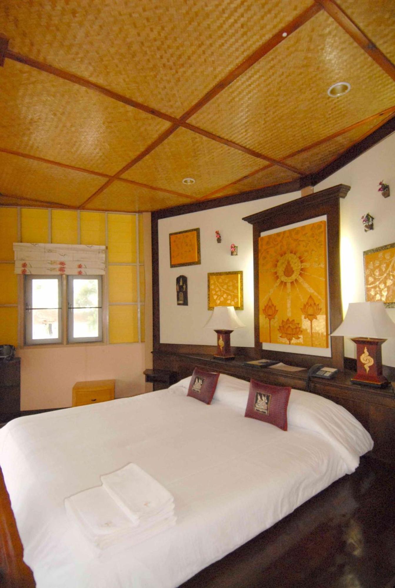 Coral Grand 3* Koh Tao