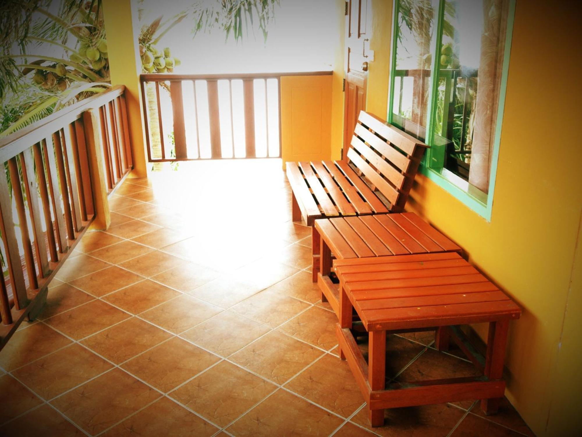 Mr. Black Resort Haad Rin