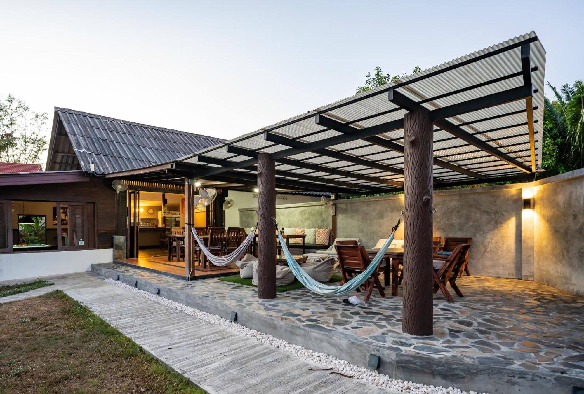 Resort Phatcharee Baan Tai
