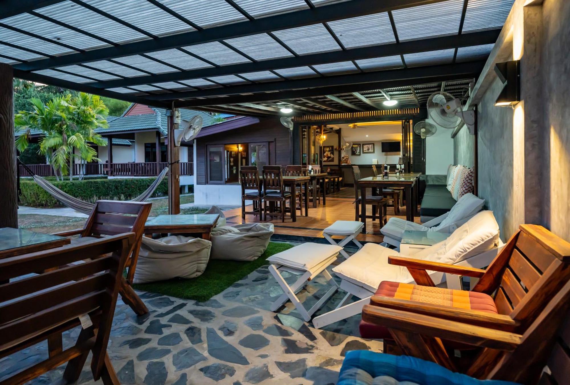 Resort Phatcharee Baan Tai