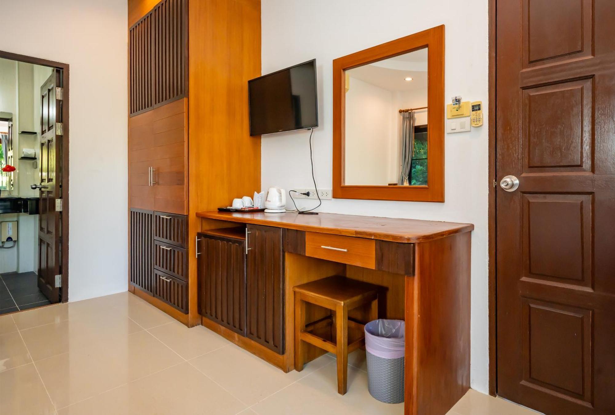 Phatcharee Resort
