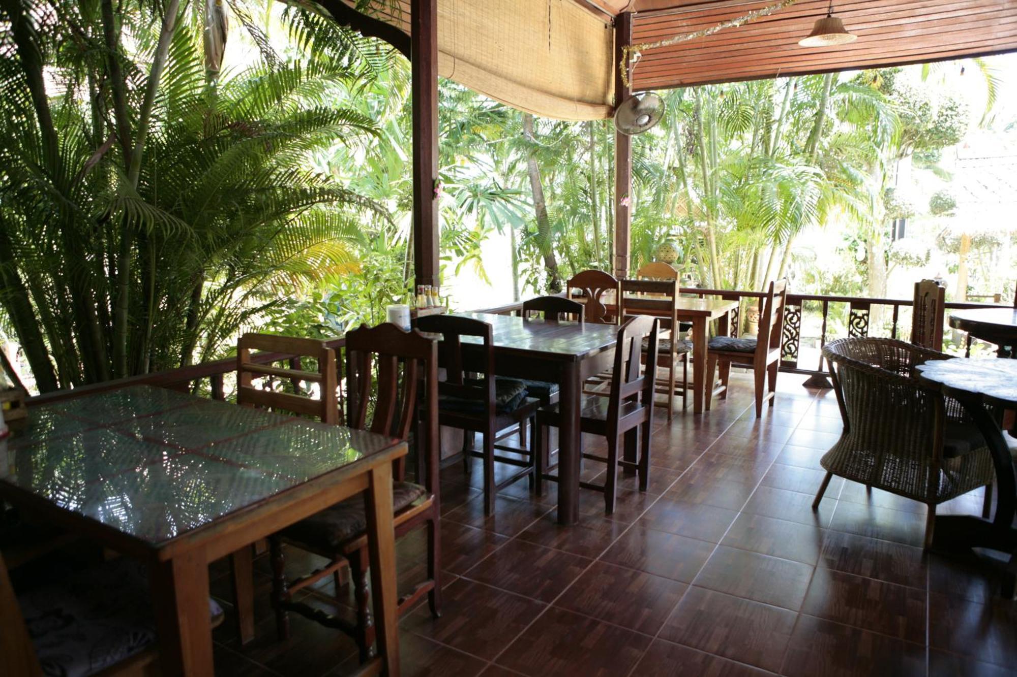 Jungle Hut & 2* Haad Chao Phao