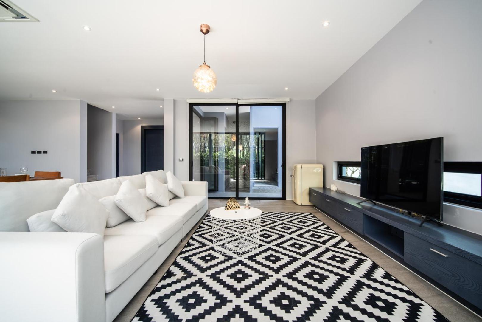 Super High Ceiling Luxury 3 Bedrooms Pool *