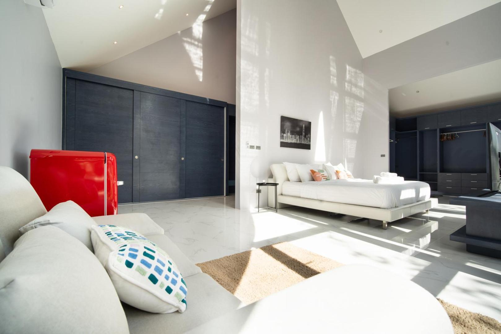 Super High Ceiling Luxury 3 Bedrooms Pool