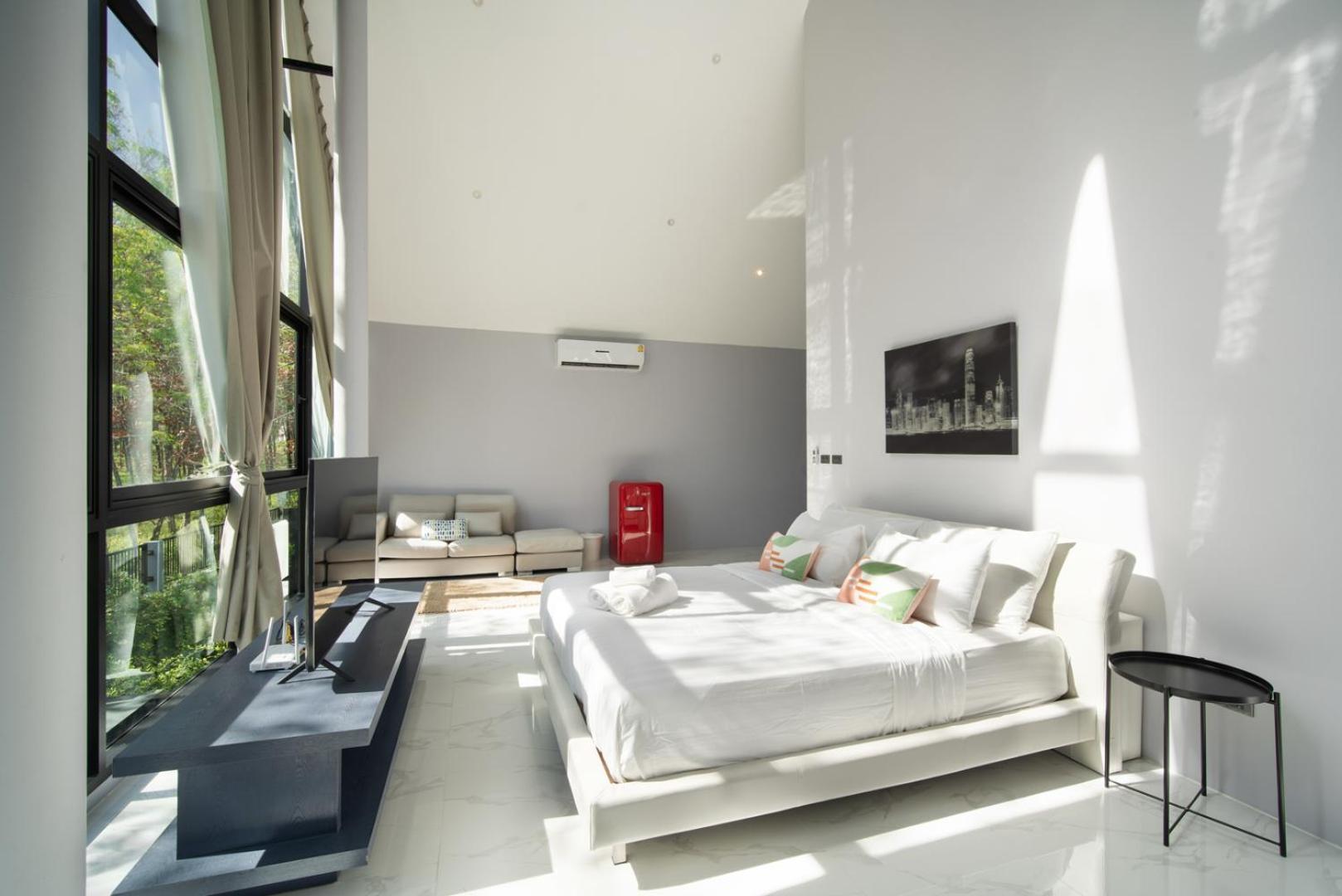 Super High Ceiling Luxury 3 Bedrooms Pool Villa