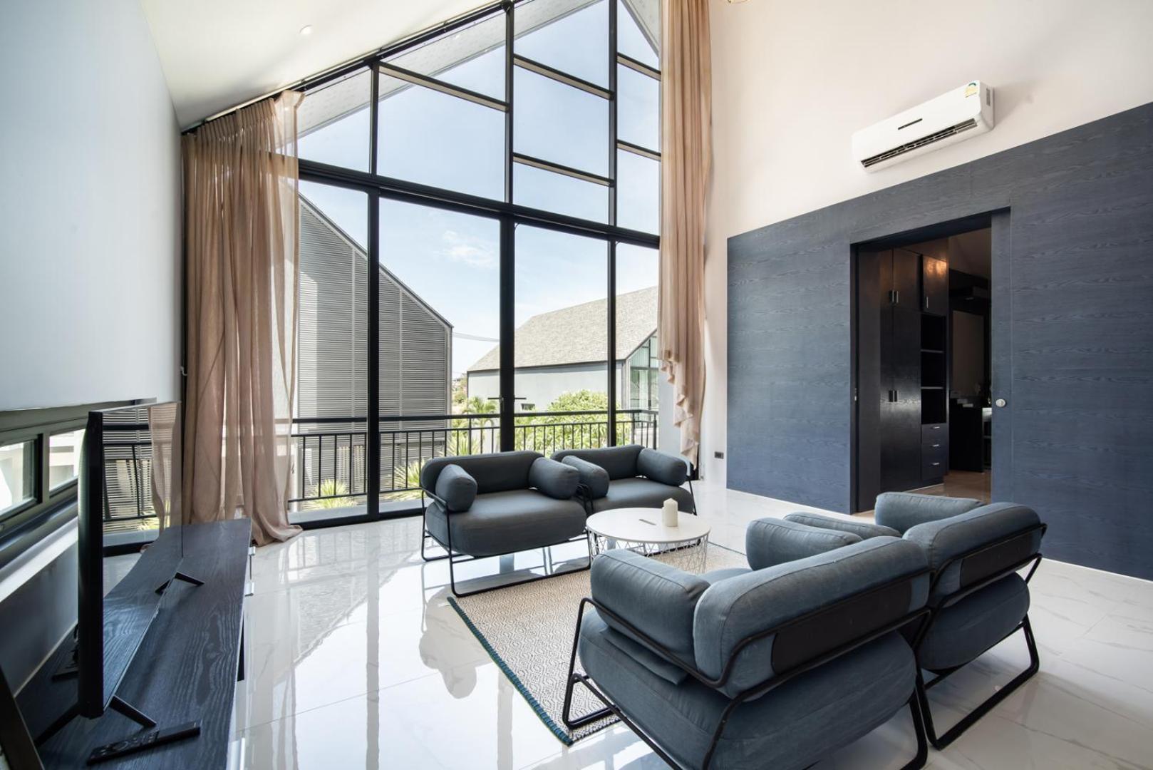 Super High Ceiling Luxury 3 Bedrooms Pool Villa Phuket