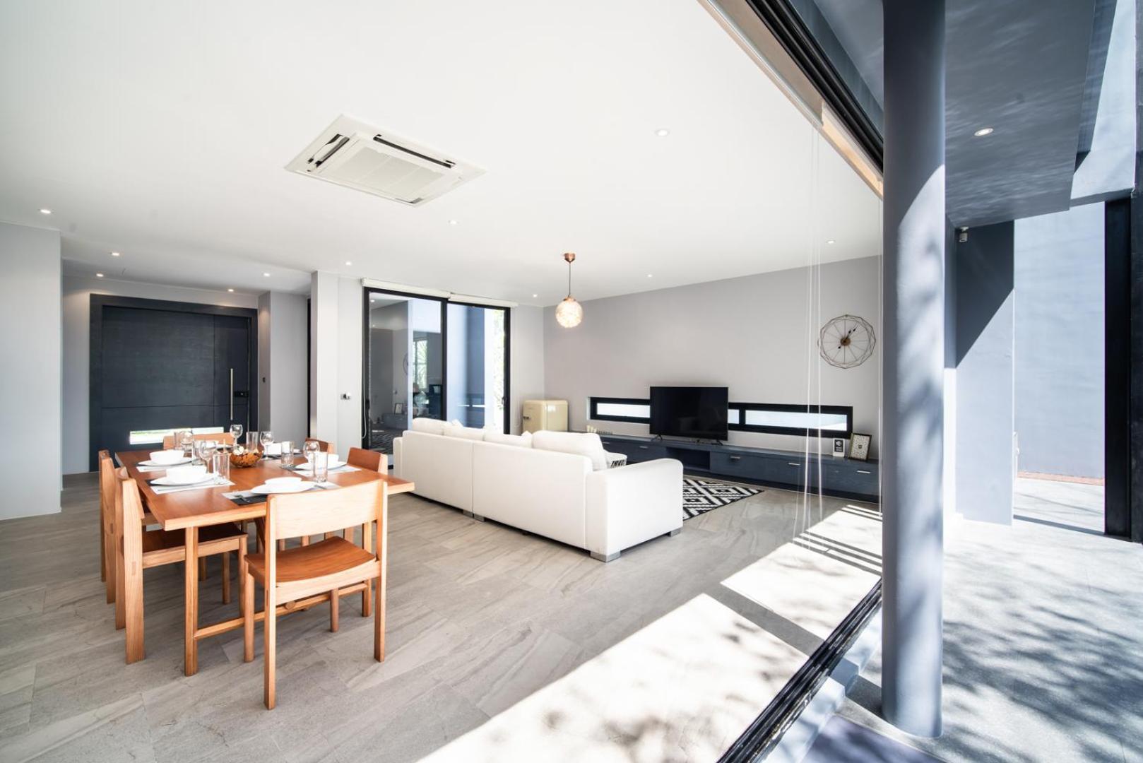 Villa Super High Ceiling Luxury 3 Bedrooms Pool Phuket