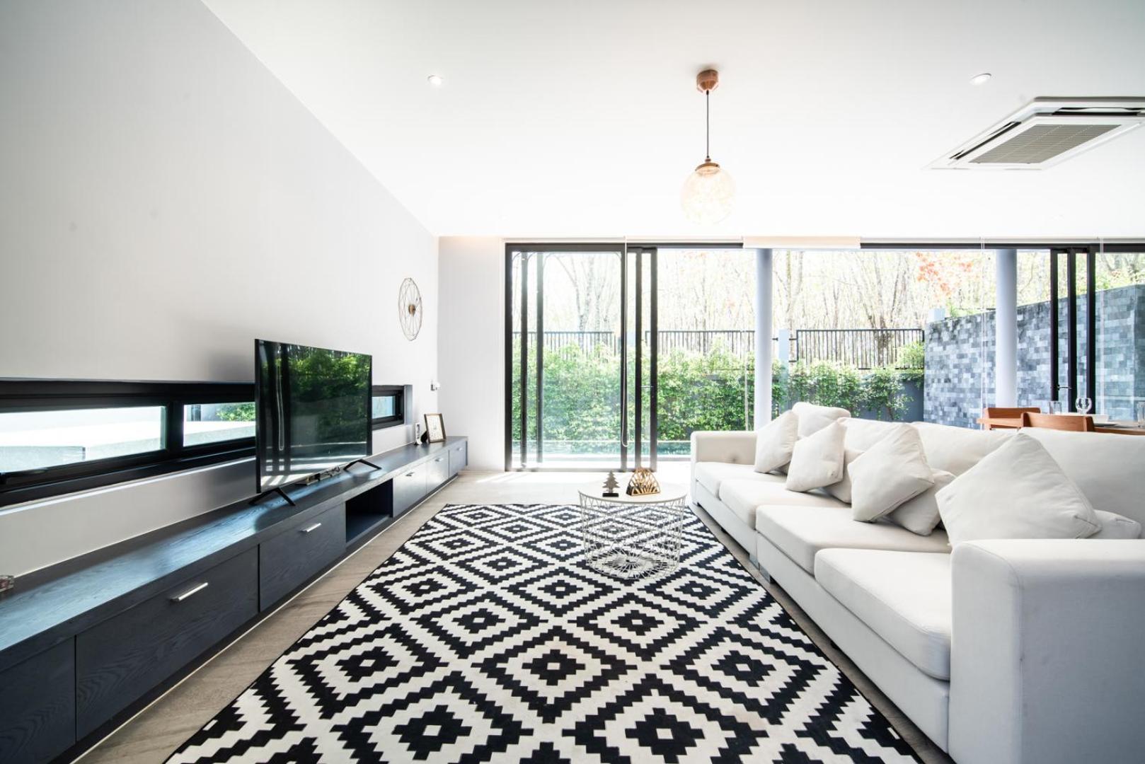 Super High Ceiling Luxury 3 Bedrooms Pool Phuket