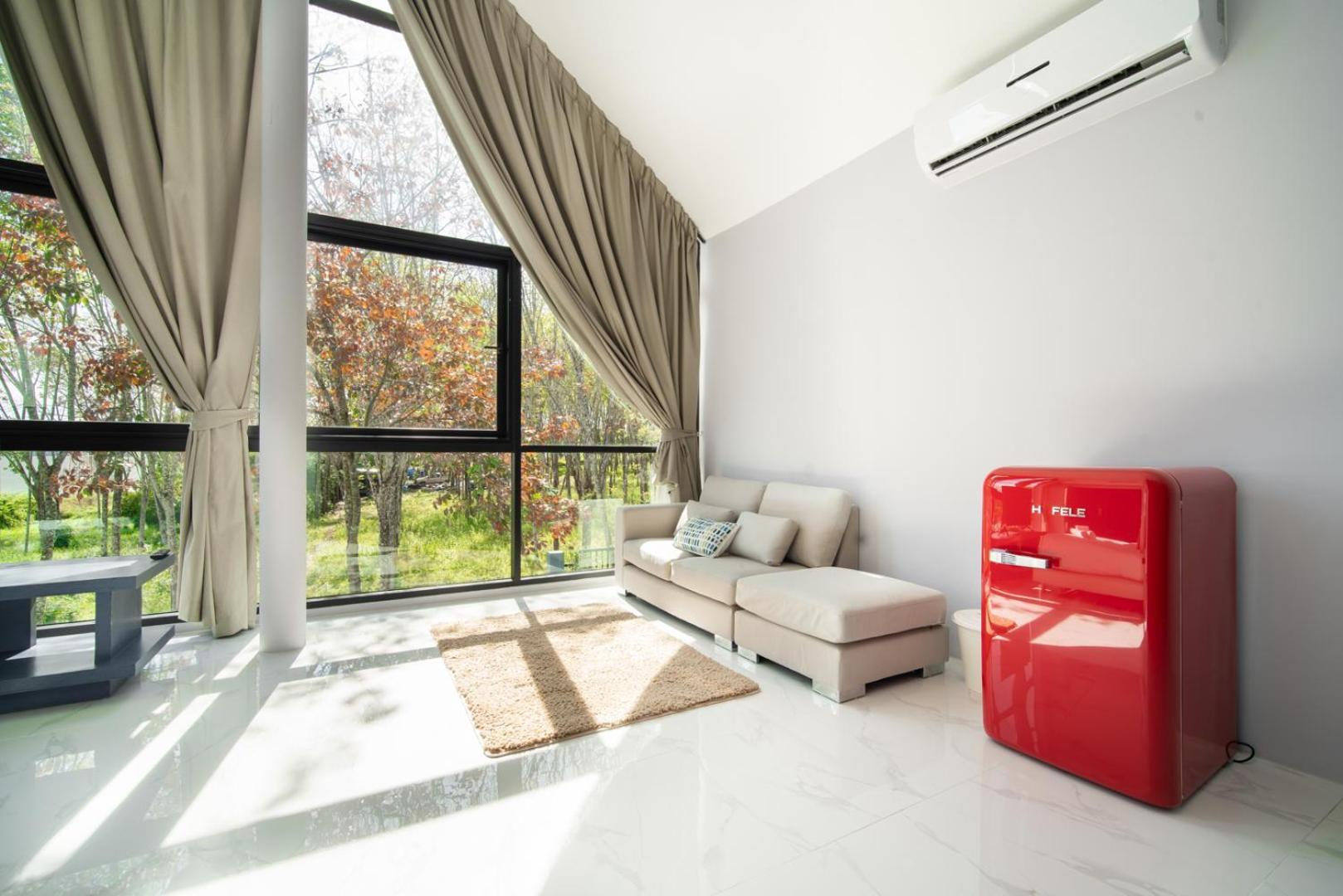 Super High Ceiling Luxury 3 Bedrooms Pool Villa Phuket