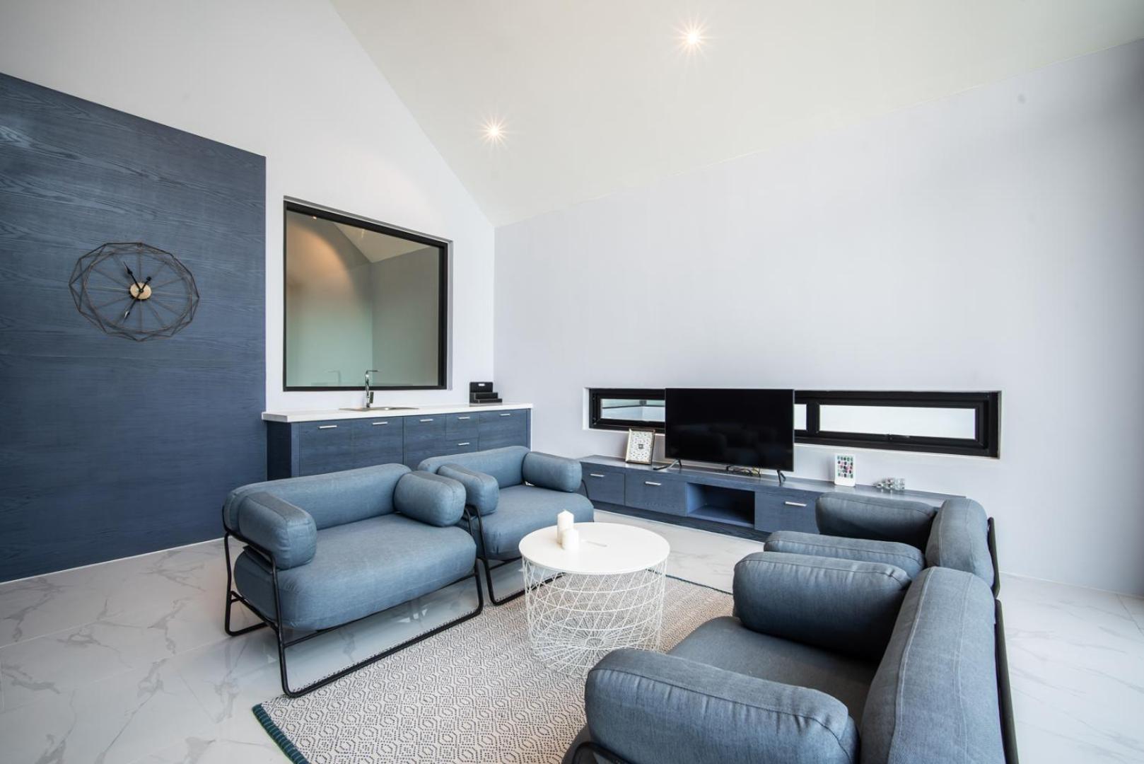 Super High Ceiling Luxury 3 Bedrooms Pool Phuket