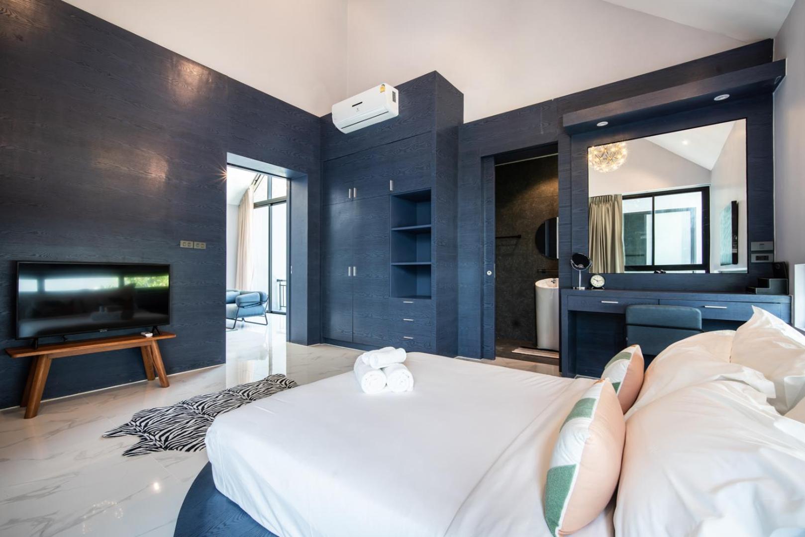 Super High Ceiling Luxury 3 Bedrooms Pool Phuket