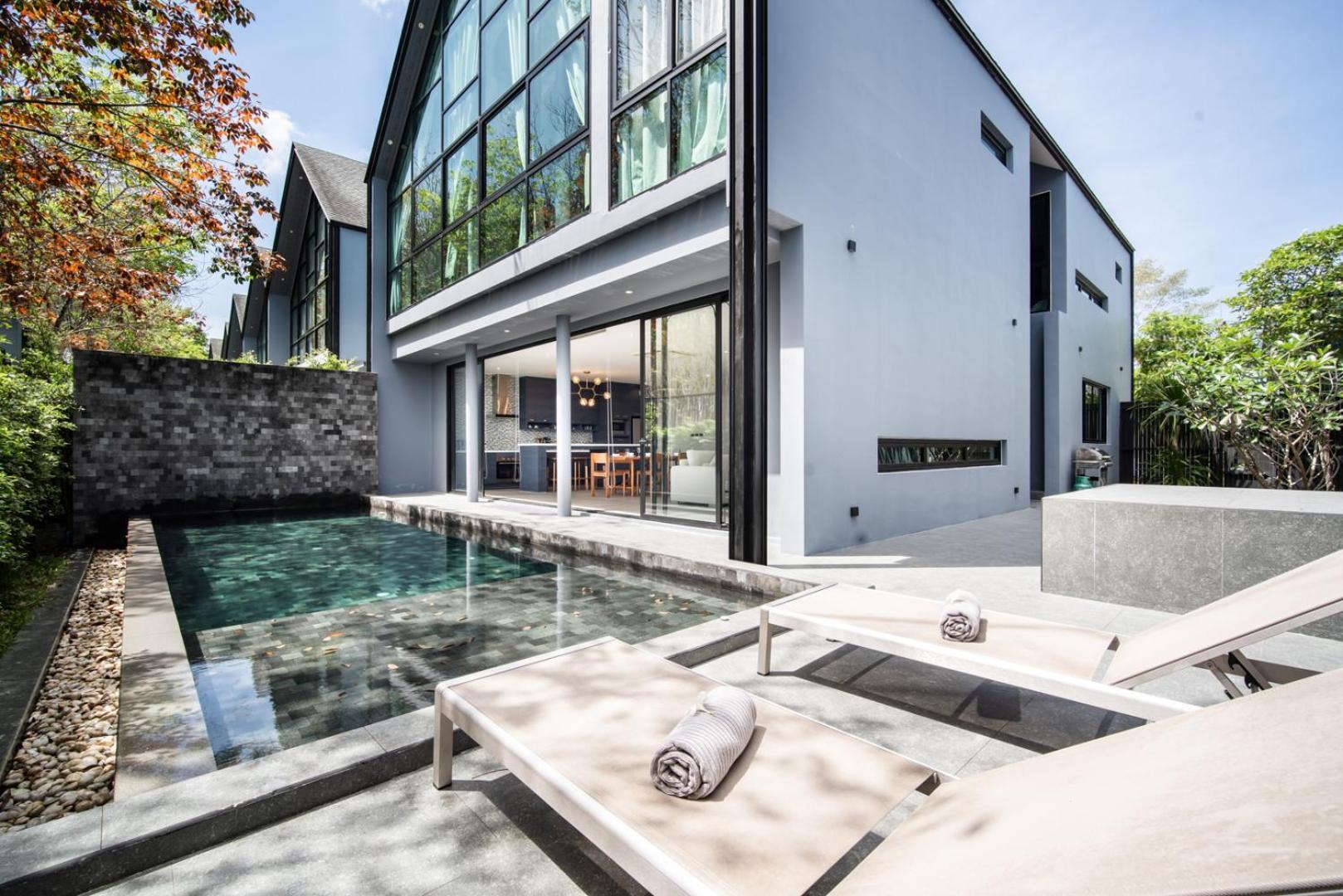 Super High Ceiling Luxury 3 Bedrooms Pool Villa Phuket