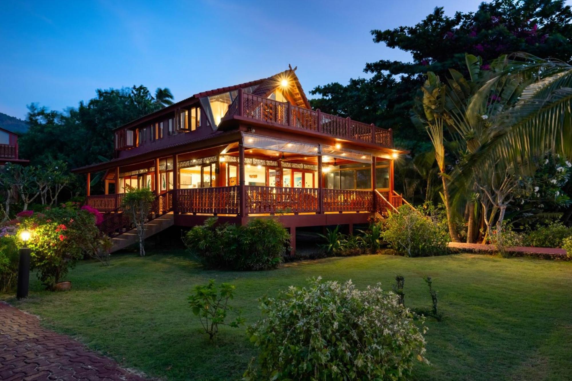 Beachfront Villa, Bang Po Villa Ban Bang Po