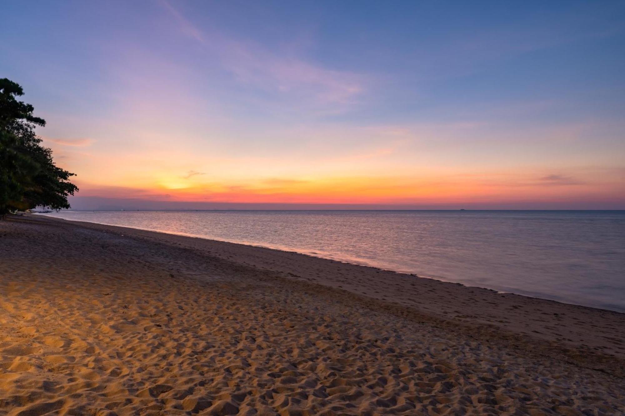 Beachfront Villa, Bang Po *