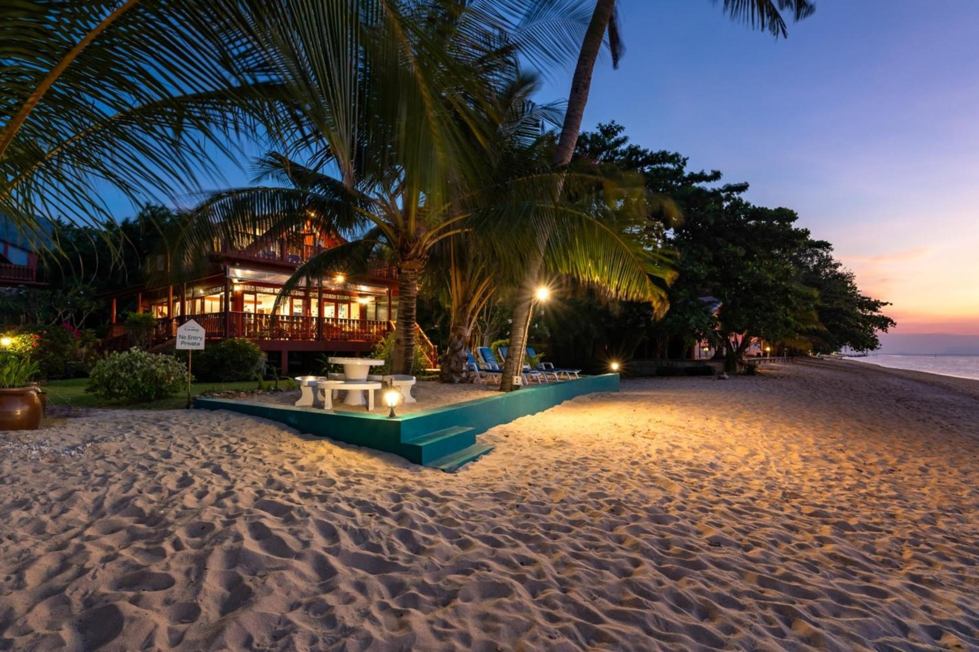 Beachfront Villa, Bang Po
