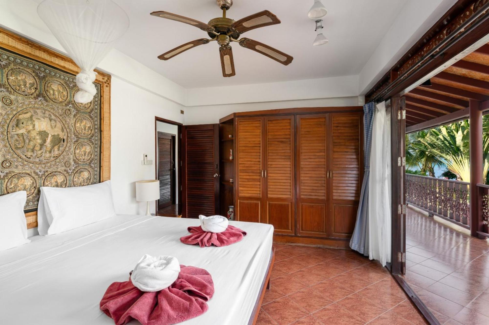 Villa Beachfront Villa, Bang Po