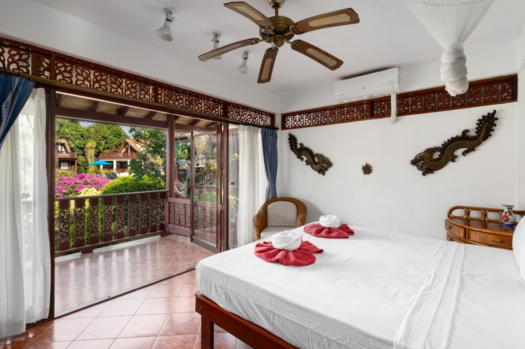 Beachfront Villa, Bang Po Villa *