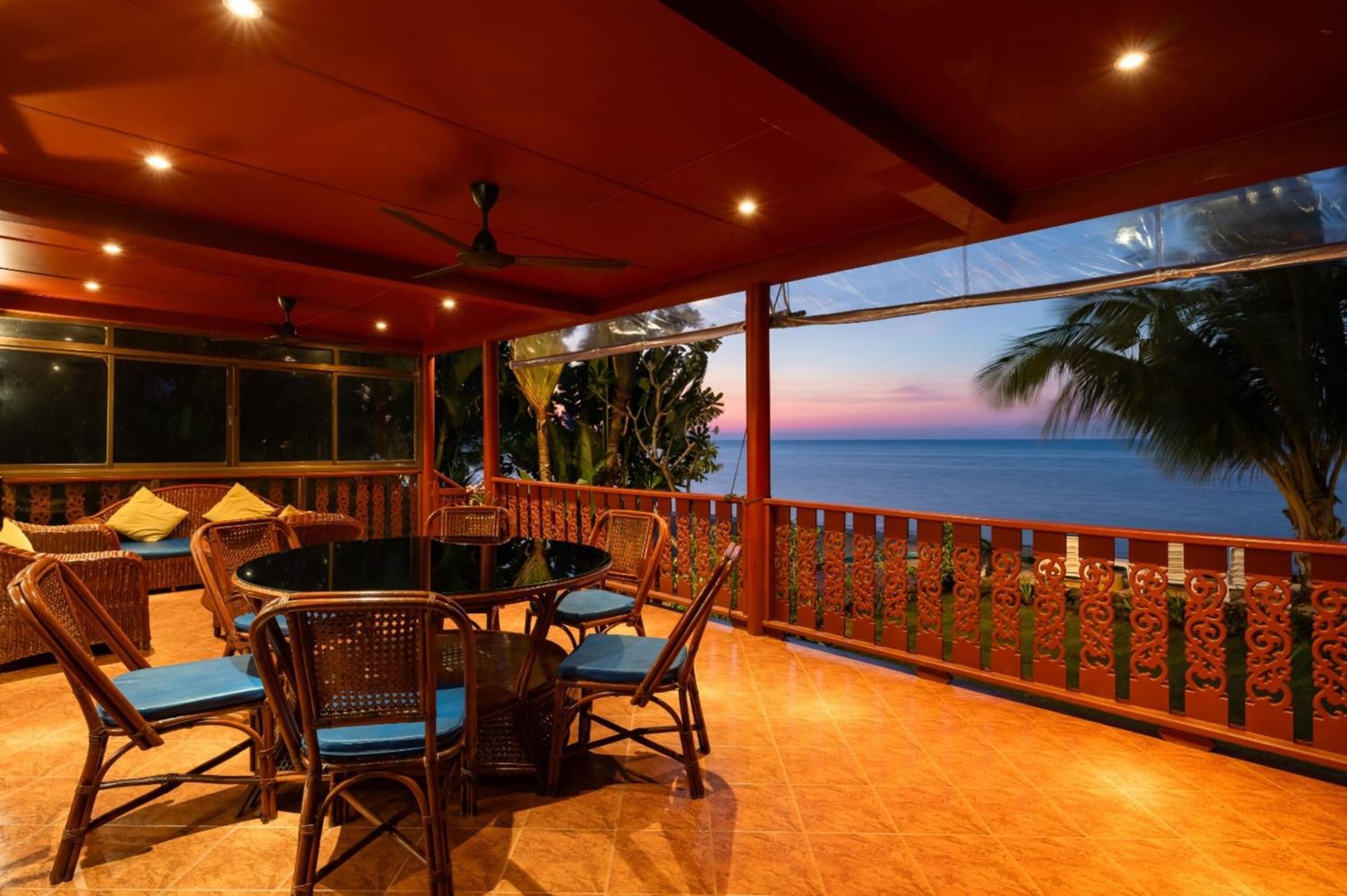 Beachfront Villa, Bang Po