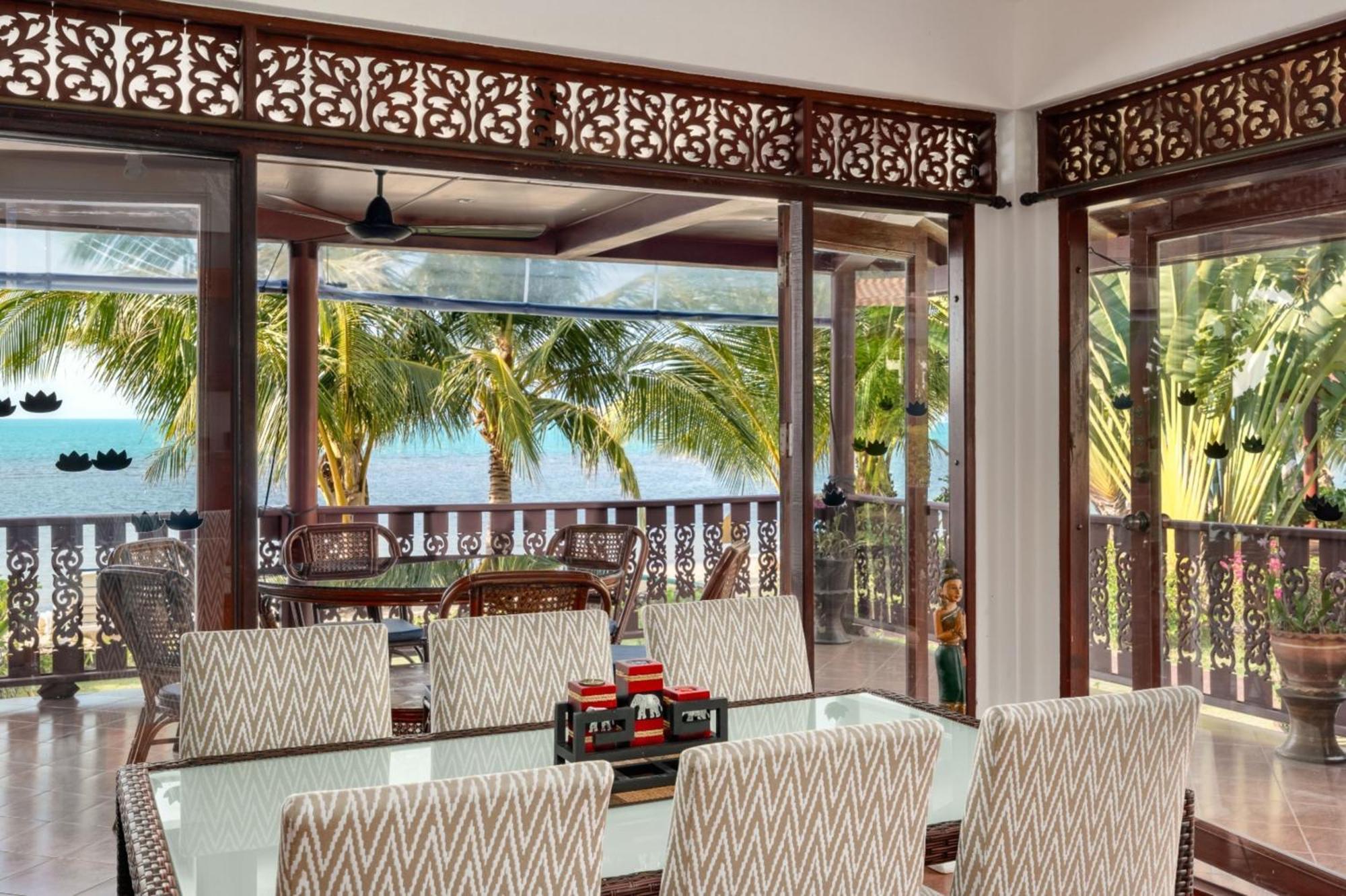 Villa Beachfront Villa, Bang Po