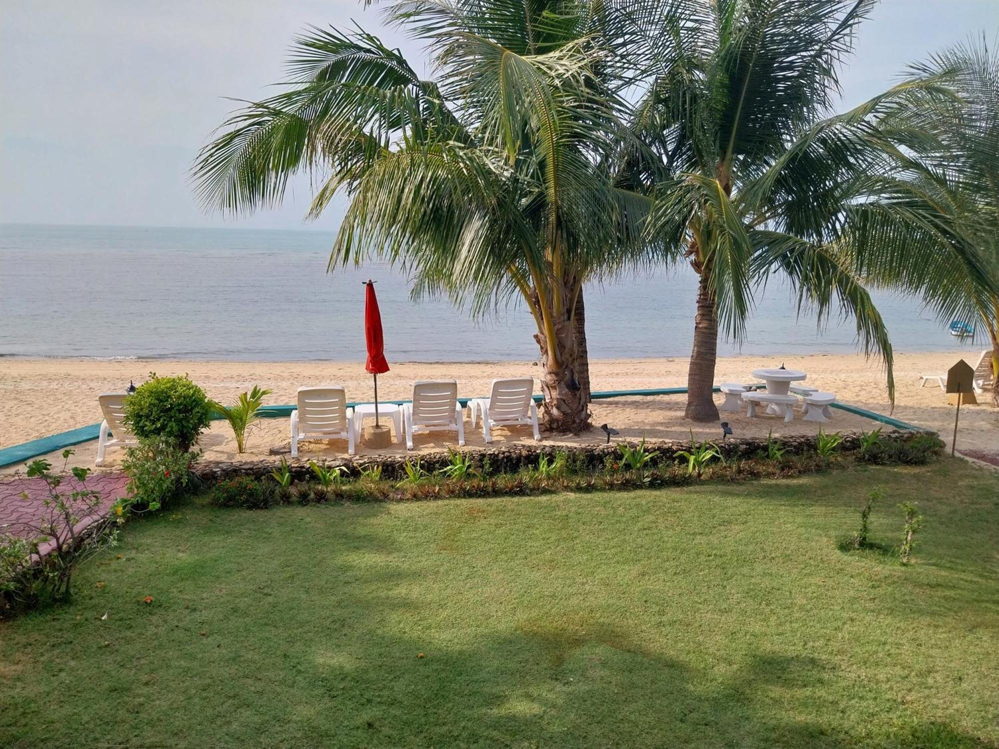Beachfront Villa, Bang Po Villa *