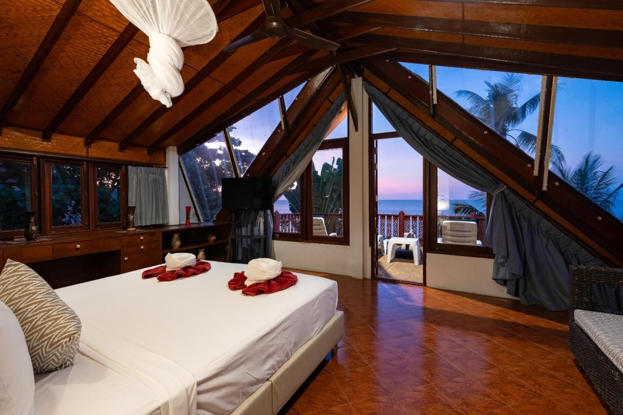 Beachfront Villa, Bang Po * Ban Bang Po