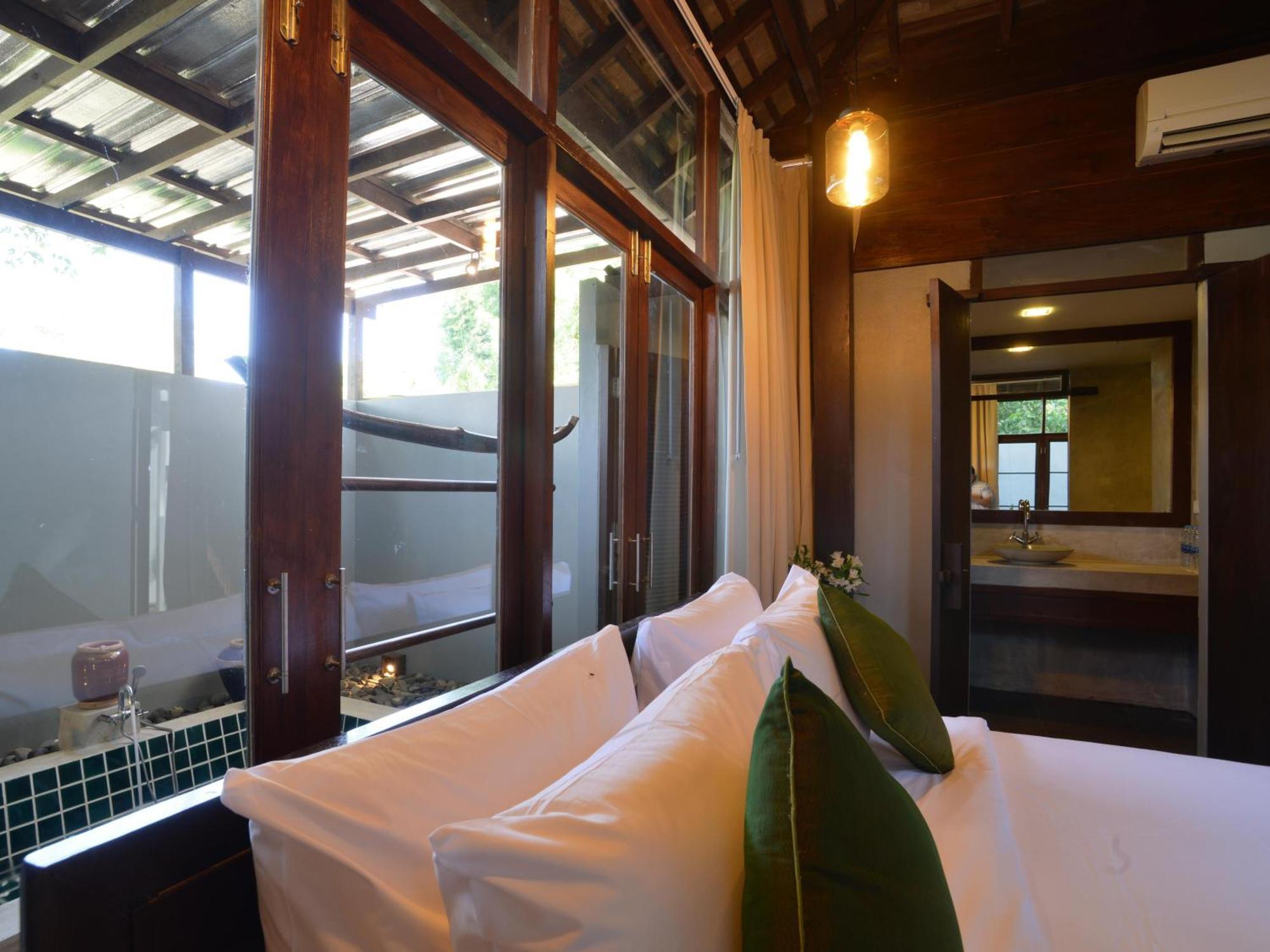 The Quarter 4* Pai