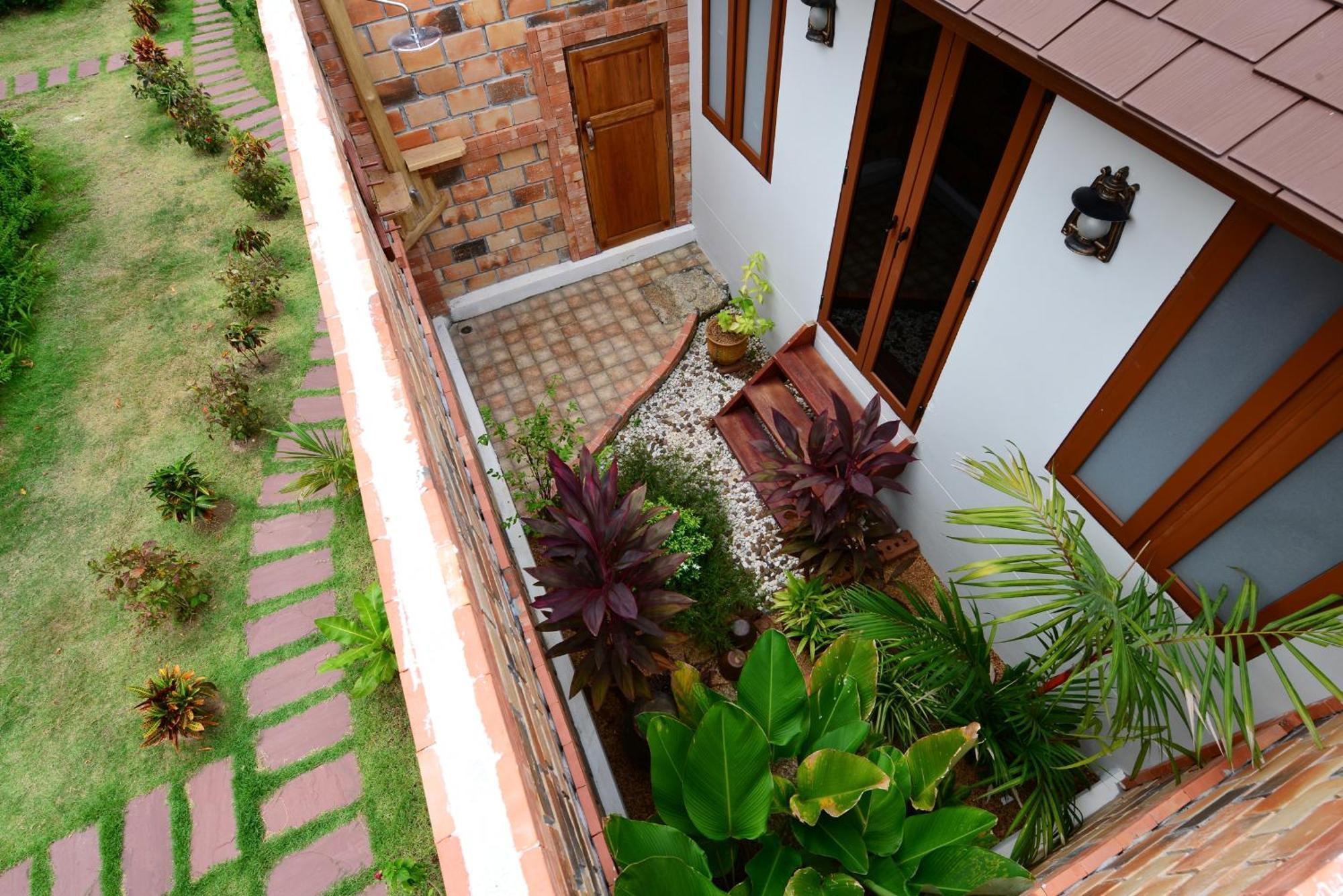 Pingchan Koh Phangan Beachfront Resort 3*